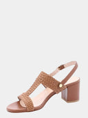 Sandalen met middelhoge hak van gevlochten leer - Cognac