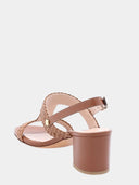 Sandalen met middelhoge hak van gevlochten leer - Cognac