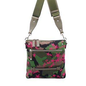 VALENTINO GARAVANI® - Sac messager à imprimé Hommes - Camouflage et rose