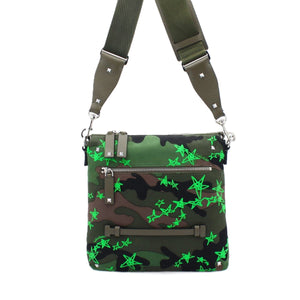 VALENTINO GARAVANI® - Sac messager à imprimé Hommes - Camouflage et vert